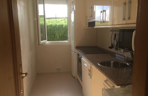 Pinera Casa | Apartamento con dos habitaciones y pequeño jardín a 3 km de la playa
