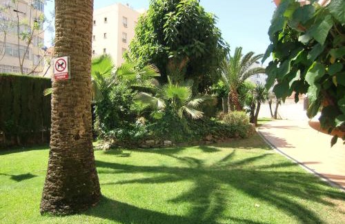 Fuengirola City Centre Apartamento | Apartamento con piscina a 150 metros playa Netflix P Video Aire Acondicionado calefacción toallas y sillas playa sombrilla 2 terrazas una sobre piscina centro ciudad 1 Smart TV por habitación