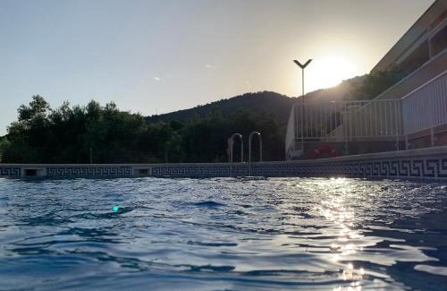 Alcanar Apartamento | Apartamento con piscina y vistas al mar desde 65 euros por día