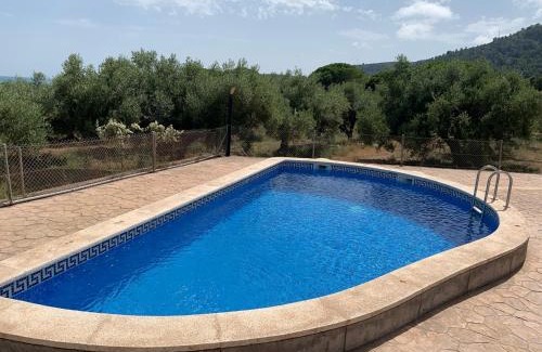 Alcanar Apartamento | Apartamento con piscina y vistas al mar desde 65 euros por día