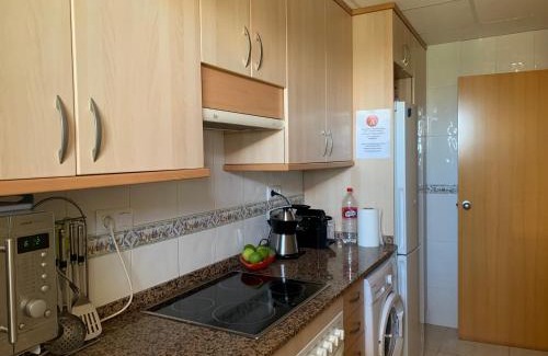 Alcanar Apartamento | Apartamento con piscina y vistas al mar desde 65 euros por día
