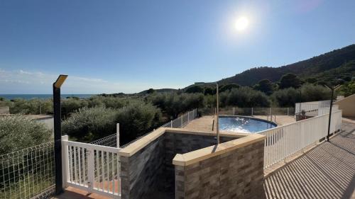 Alcanar Apartamento | Apartamento con piscina y vistas al mar desde 65 euros por día