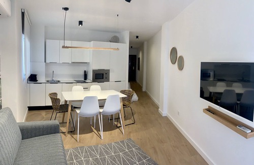 San Roque Apartamento | Apartamento con terraza y parking gratis