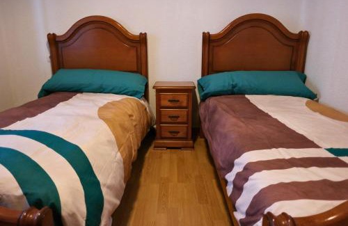 Saron Apartamento | Apartamento con terraza y jardín en Sarón