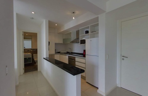Punta del Este Apartamento | Apartamento de 1 dormitorio y 1/2 a 100 m de la brava.