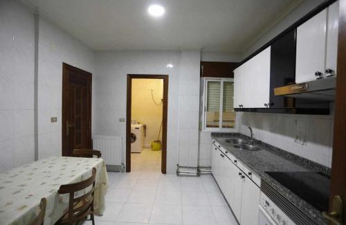 Monforte de Lemos Apartamento | Apartamento de 4 habitaciones en el Centro de Monforte