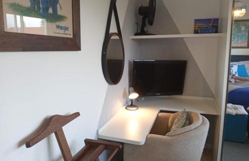 Centro Apartamento | Apartamento de Frente para o Mar com Vista Incrível da Praia da Vila, Piscina e Varanda com Churrasqueira