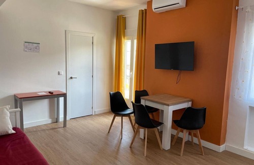 Arganda del Rey Hotel | Apartamento Hab + Salon - Balcon a plaza Constitucion