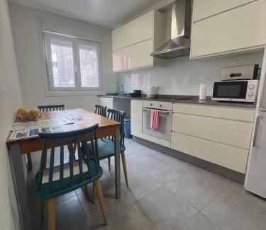A Guarda Apartamento | Apartamento; en el camino con WIFI