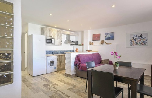 Tarifa Apartamento | "Apartamento en la playa con WIFI" Cerca de la playa con vistas al mar, Wi-Fi y terraza.