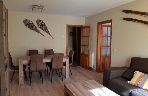 Sallent de Gallego Apartamento | Apartamento familiar con vistas y garage La Portiecha
