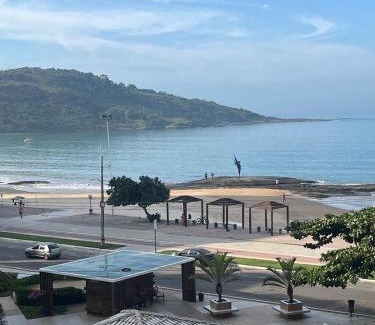 Praia do Morro Apartamento | Apartamento familiar com vista para o mar em Guarapari Praia do Morro, frente ao Marlim!