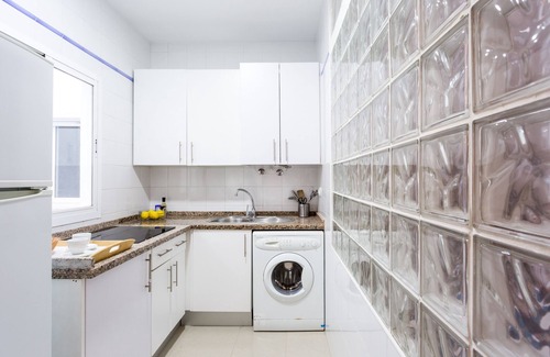 Encarnacion-Regina Apartamento | Piso ideal para familias con WIFI y climatizacion.