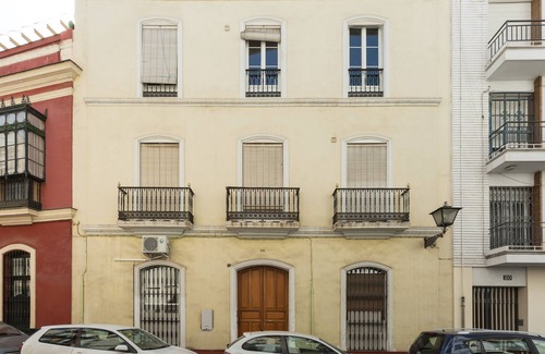 Encarnacion-Regina Apartamento | Piso ideal para familias con WIFI y climatizacion.