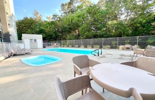 Vila Industrial Apartamento | Apartamento Inteiro - 2 Quartos com AC - Wifi 1000mb - Piscina - 1 Vaga de Garagem - Elevador - Sacada Gourmet - Indicado para Grupos, Hospedes a Trabalho, Família e Pets