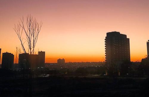 Alto Umuarama Apartamento | Apartamento inteiro próximo a Algar, Cargill, Aeroporto e UFU