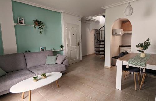 Los Alcazares Apartamento | Apartamento Las Palmeras - Con Terraza, barbacoa, aire acondicionado y a 250m de la playa!
