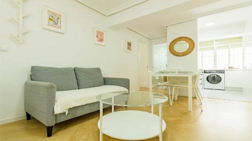 Leon XIII-Los Naranjos Apartamento | Apartamento Luz de Macarena en Sevilla