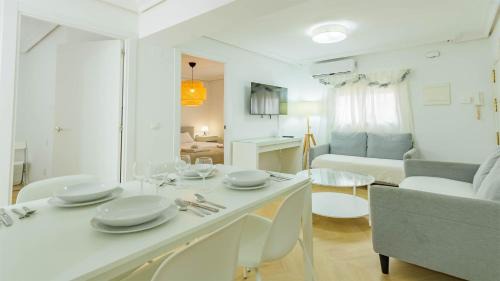 Leon XIII-Los Naranjos Apartamento | Apartamento Luz de Macarena en Sevilla