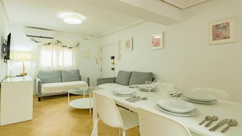 Leon XIII-Los Naranjos Apartamento | Apartamento Luz de Macarena en Sevilla