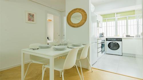 Leon XIII-Los Naranjos Apartamento | Apartamento Luz de Macarena en Sevilla