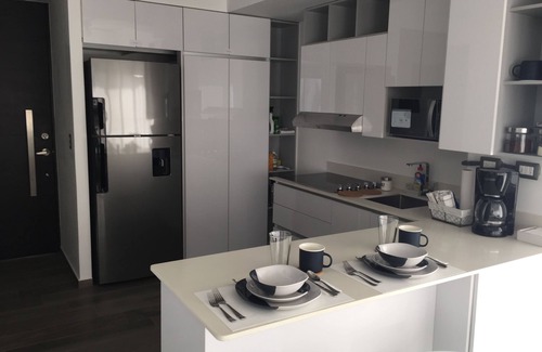 Zona 16 Apartamento | Apartamento moderno remodelado limpio área Cayalá/Embajada USA/Explanada/UValle