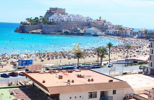 Peniscola Apartamento | APARTAMENTO NUEVO CÉNTRICO en PRIMERA Línea de playa con vistas al Mar, Piscina, aire acondicionado y wifi