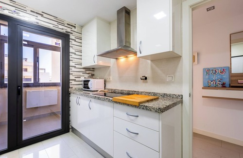 Torre del Mar Apartamento | "Apartamento Playa Marinsa" piscina compartida, aire acondicionado, balcón, wifi; aparcamiento