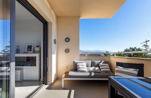 Torre del Mar Apartamento | "Apartamento Playa Marinsa" piscina compartida, aire acondicionado, balcón, wifi; aparcamiento
