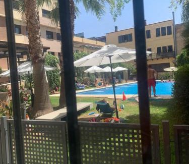 Cruz Roja-Capuchinos Apartamento | Apartamento próximo al centro de 2 dormitorios con piscina