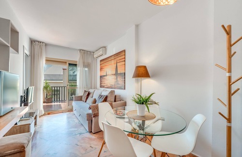 Nikki Beach Apartamento | Apartamento Romana Playa con terraza, piscina compartida, aire acondicionado y Wi-Fi