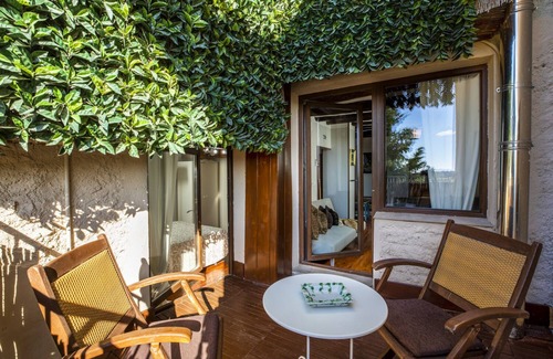 Adahuesca Apartamento | Apartamento Rustico con Terraza