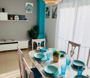 Peniscola Apartamento | APARTAMENTO SITUADO EN EL CENTRO CON 3 HABITACIONES, DISPONE DE AIRE ACONDICIONADO Y WIFI A 150m DE LA PLAYA Y EL CASTILLO