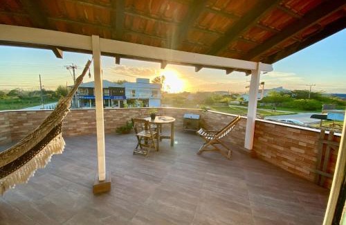Laguna Apartamento | Apartamentos exclusivos e equipado com varanda ou terraço com Pôr do sol, cozinha privativa, Wi-Fi 600MBs, a 700m da praia de Itapirubá e 1km da BR-101