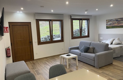 Santa Marina de Oblanca Apartamento | Apartamentos Las Caldas .Estudio Spa El Balneario a 15 minutos Centro de Oviedo