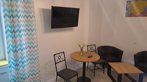 Piotrkow Trybunalski Apartamento | Apartamenty Centrum z wanną dwuosobową