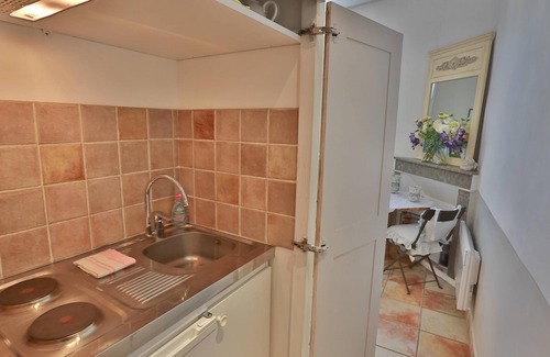 Gordes Apartamento | Inside Gordes-Apartamento-Apartamento-Baño con ducha