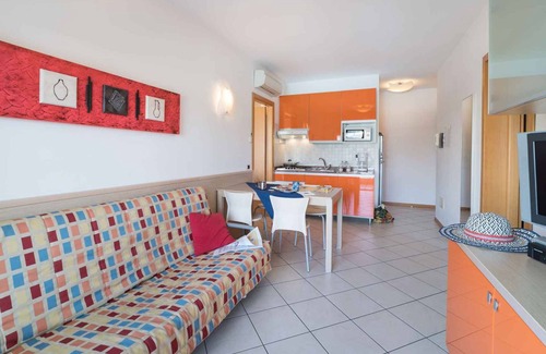 Bibione Condominio | Apartamento vacacional con un tobogán de agua y zona de la piscina