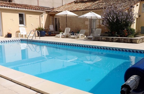Bellevigne Apartamento | Apartement Ruisseau - una propiedad luminosa y ventilada al lado de la piscina.