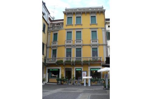 Peschiera del Garda City Centre Apartamento | Aparthotel All'Orologio