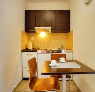Besenova Apartamento | Apartmán Štúdio Lux s terasou Harmony v Thermal Parku Bešeňová s výhľadom na bazény