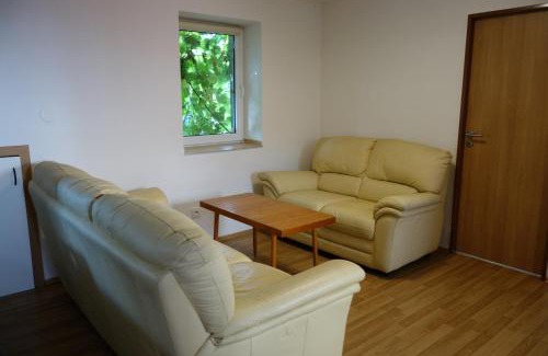 Hulin Apartamento | Apartmán Hulín, Chrášťany - bílý