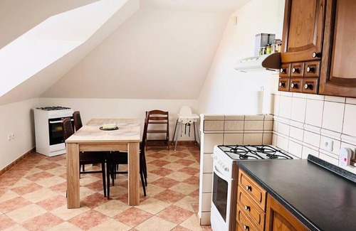 Orech Apartamento | Apartmán se zahradou 20 minut do centra Prahy