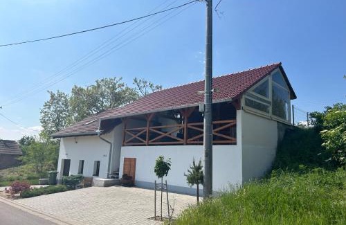 Drnholec Apartamento | Apartmán Sebina zaručujici absolutní soukromi a klid s láhví vína jako dárek