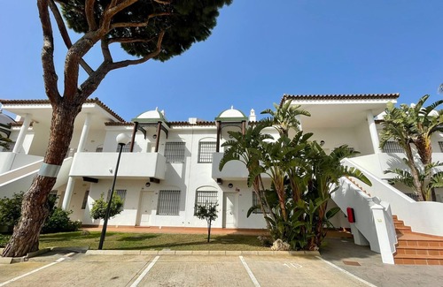 Poblado de Sancti Petri Apartamento | Apartamento Castillo de Mar, piscina y parking
