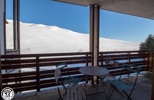 Besse-et-Saint-Anastaise Apartamento | Apartment with garage, pool and wifi, 4th floor of a tourist residence