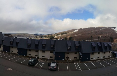 Besse-et-Saint-Anastaise Apartamento | Apartment 6 people resort center.private parking.pets welcome