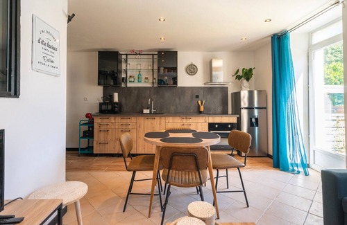 Saint-Genis-de-Saintonge Apartamento | Apartamento Napoleón – Confort y Terraza, Ideal para Termalistas y Familias en Saint-Genis