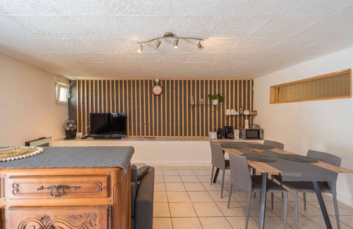 Saint-Genis-de-Saintonge Apartamento | Apartamento "Fattoria" con terraza privada, jardín privado y Wi-Fi