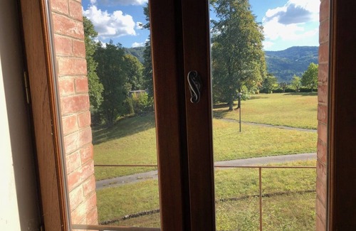 Saint-Geoire-en-Valdaine Apartamento | Apartment in the park of Château de Saint-Geoire